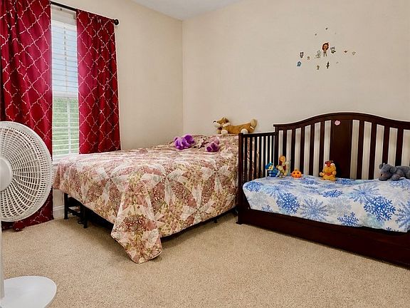 5th image of 118 Woodbine Dr