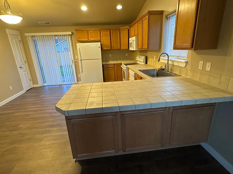 4232 Chartwell St SE — Photo 5