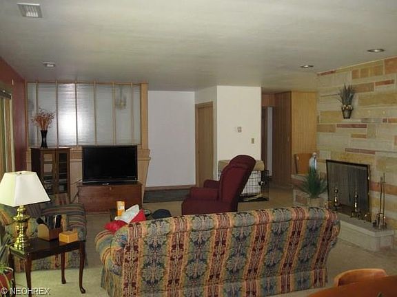 4th image of 1186 Edgecliff Dr