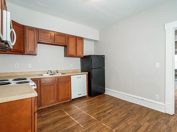 5th image of 237 Avondale Ave