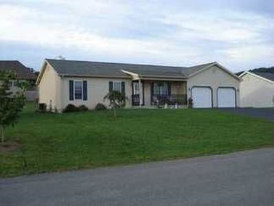 104 Jonathan Dr, Mount Pleasant Mills, PA, 17853