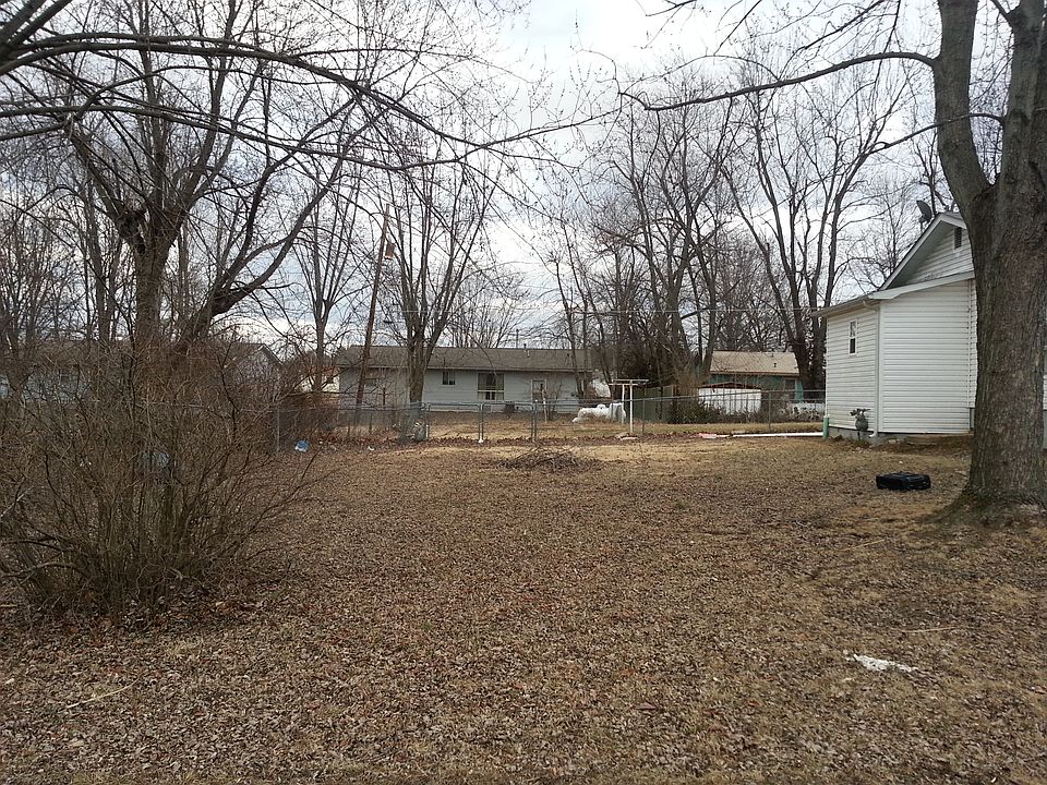 2nd image of 405 Locust St