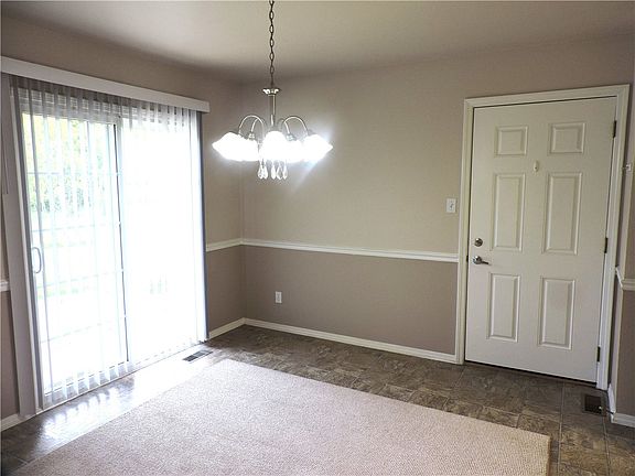 4th image of 606 Rockway Pl