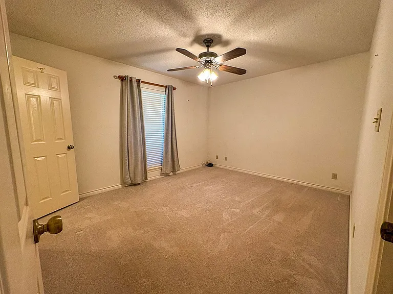 811 S Houston St — Photo 18