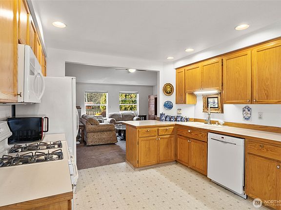 5th image of 9923 74th Avenue E