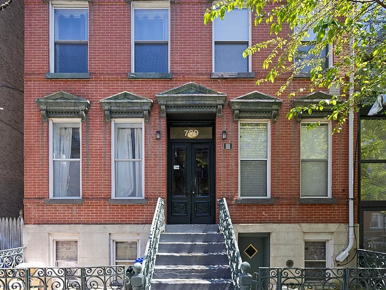 709 Willow Ave #1L — Photo 11