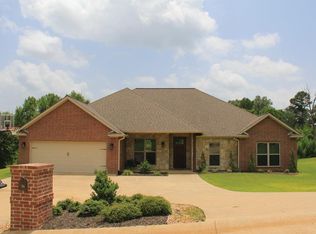 730 Spring Creek Dr, Nacogdoches, TX 75965