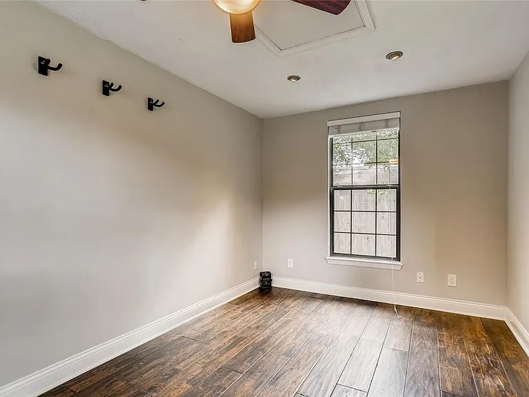 1703 Cannonwood Ln — Photo 10