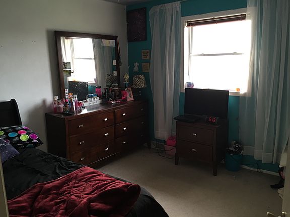 4th image of 215 Church St
