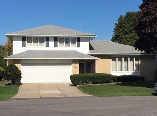 6 Villa Moraine Dr, Cheektowaga, NY 14225