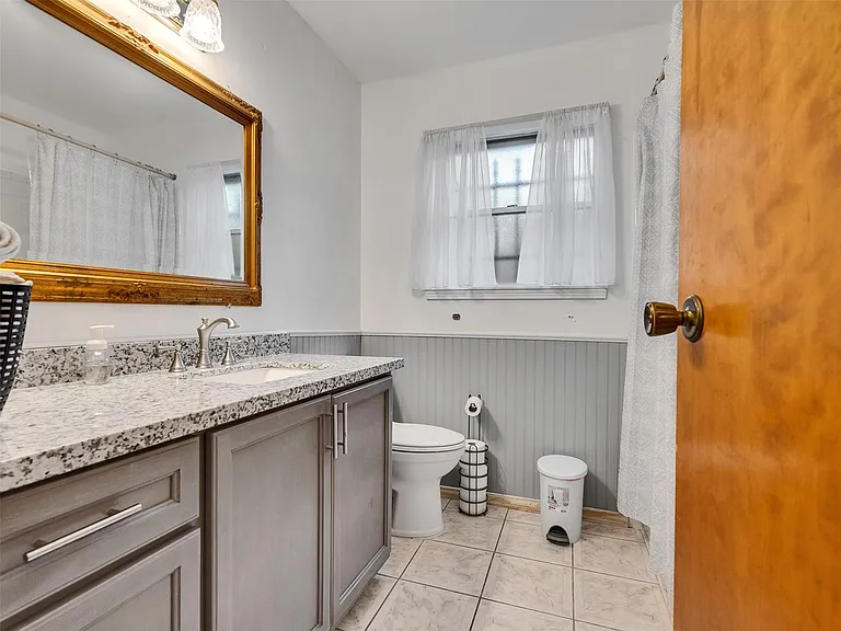 4002 Thistledown Dr — Photo 32