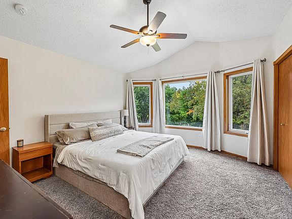 4th image of 16982 Georgetown Way