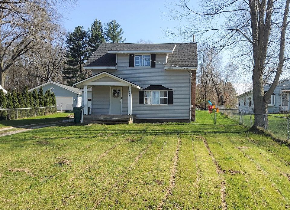 1st image of 924 Golden Ave