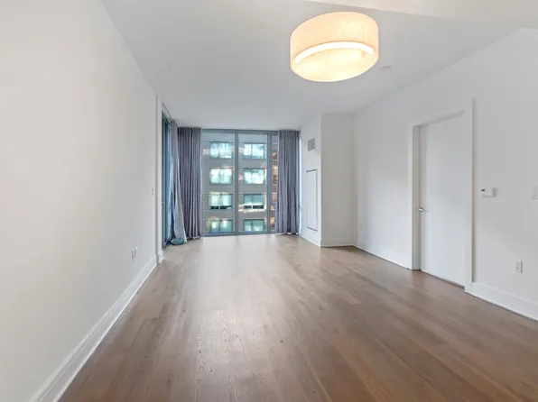 9 Avenue At Port Imperial image 8 of 23