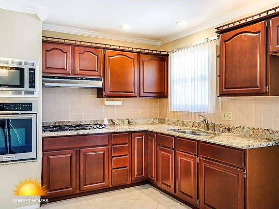4th image of 2503 Shorewood Dr