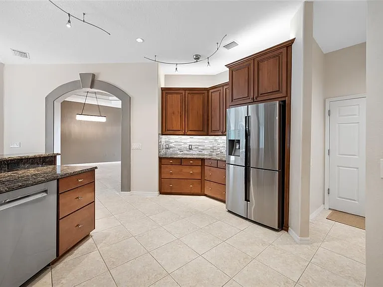 10675 Park Place Dr — Photo 14