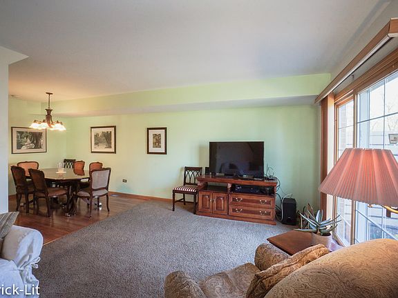 5th image of 9943 Cambridge Dr