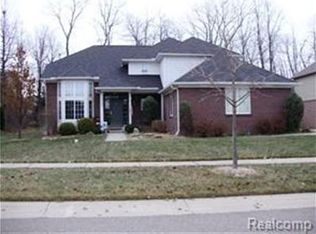 3280 Paramount Ln, Auburn Hills, MI 48326