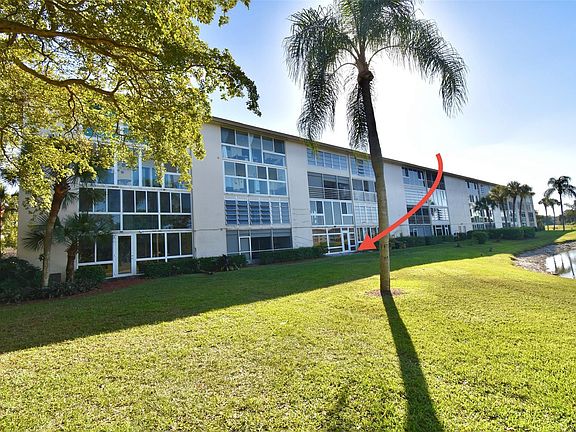4th image of 4301 Martinique Circle #K1