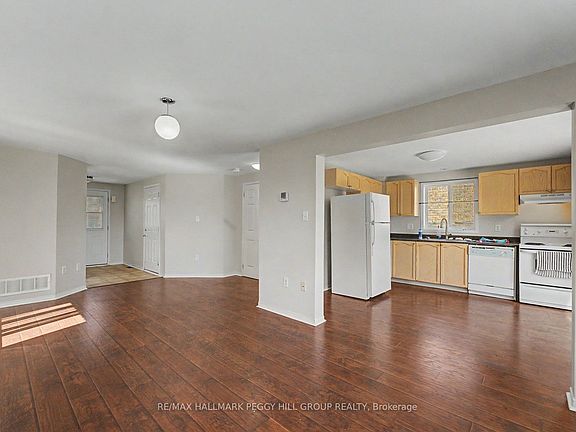 3rd image of 24 Dunsmore Ln