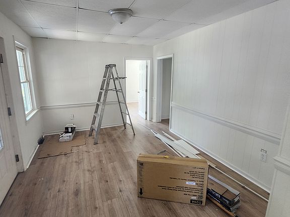 5th image of 704 N 8th Ave