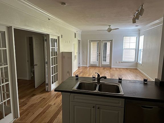 3rd image of 501 Hungerford Dr #472