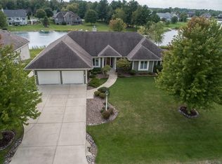 413 E Red Pine Cir, Dousman, WI 53118