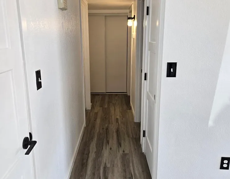 10521 W Loma Ln — Photo 19