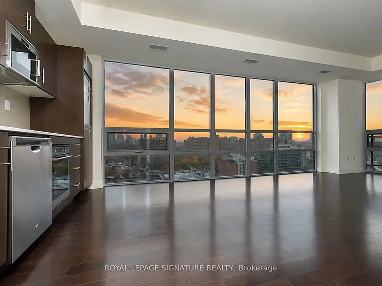 460 Adelaide St E #1706 — Photo 3