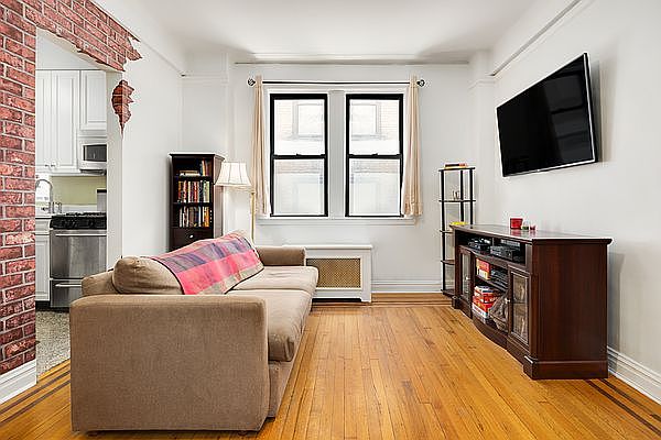 1st image of 142 E 49th St APT 3C