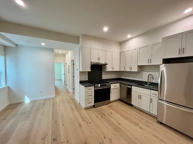 Kitchen / Dining area