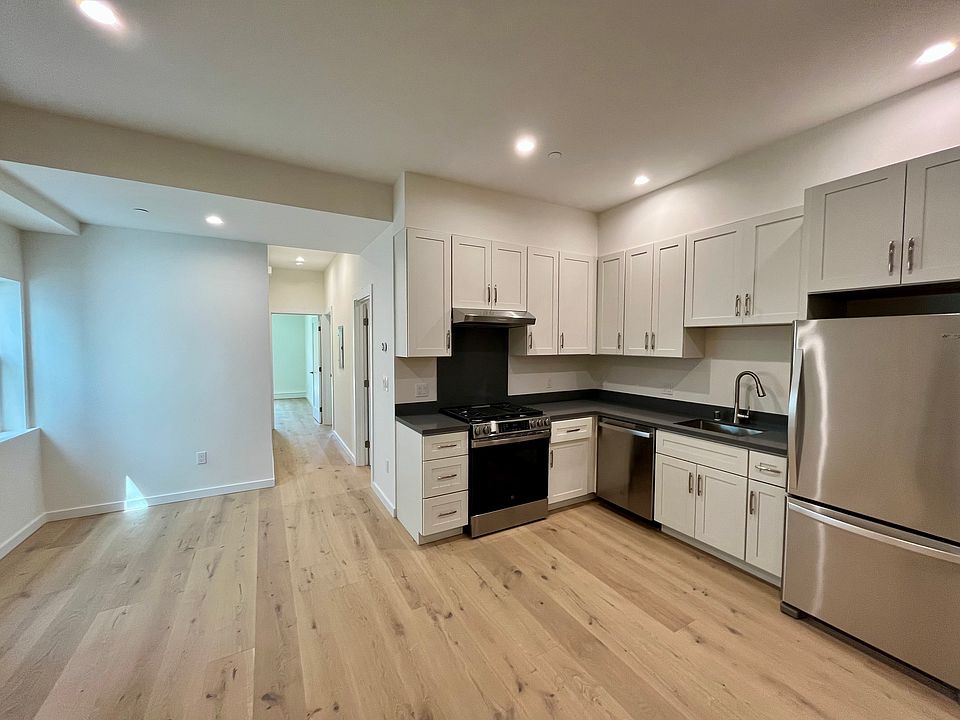 Kitchen / Dining area