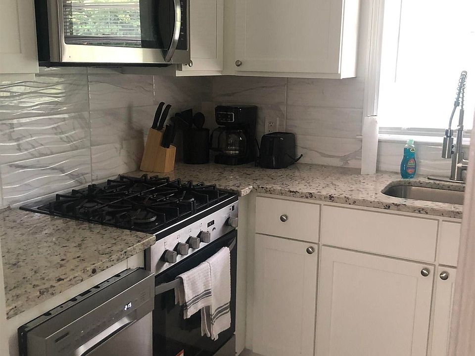 2nd image of 1792 Temple Ave #3