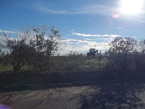 4th image of 16503 W Dixileta Dr