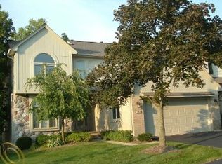 101 Hampton Ct #12, Northville, MI 48168
