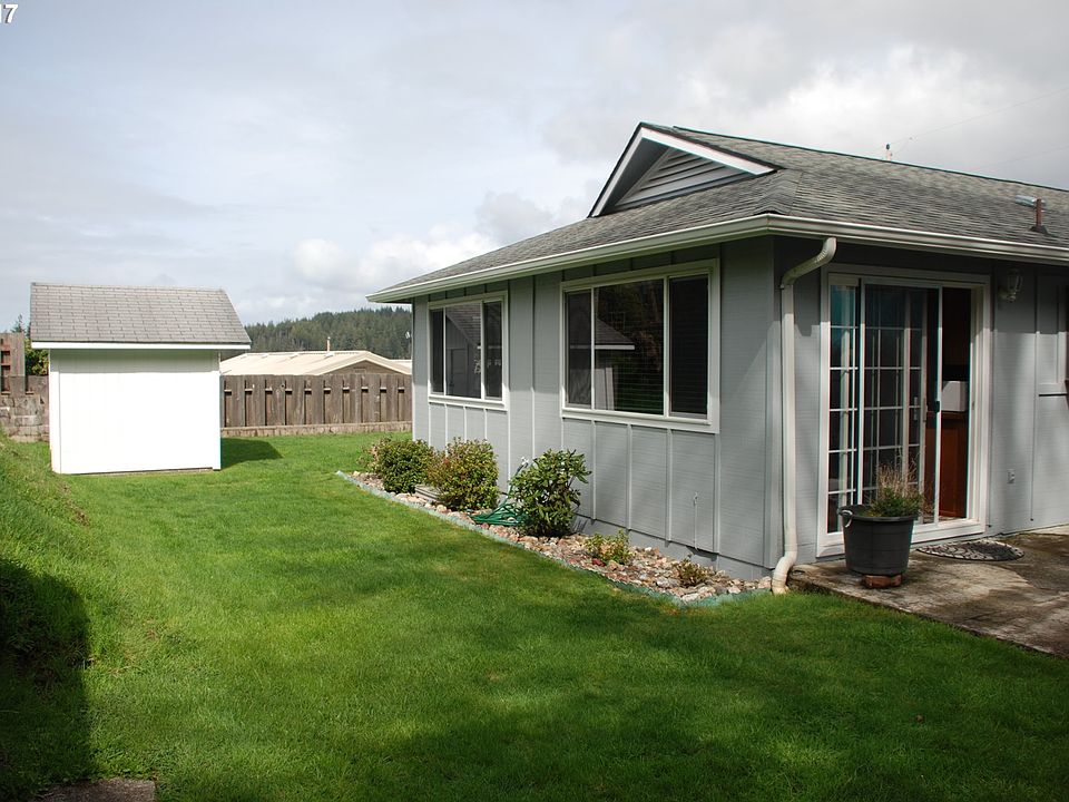 2nd image of 915 View Ave
