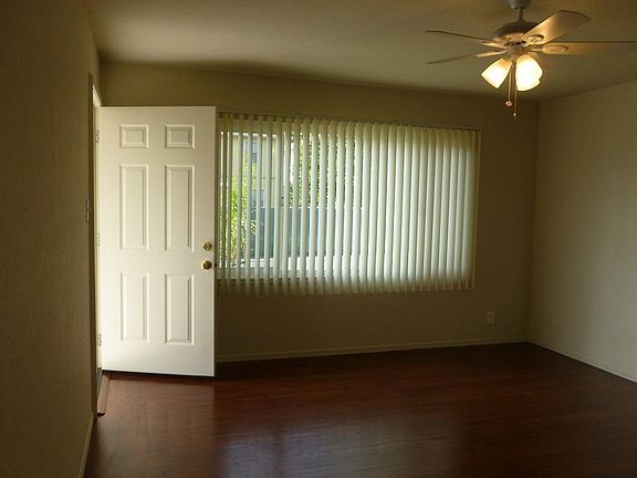 4th image of 429 Central Ct