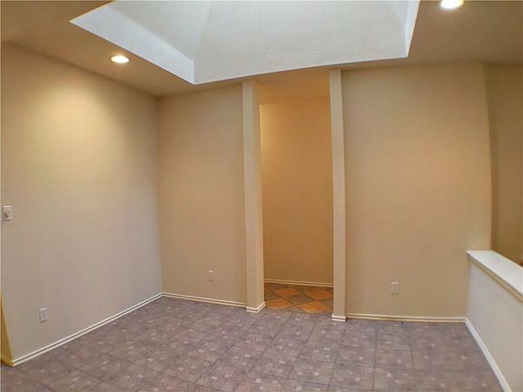 5th image of 9104 Heiden Ln