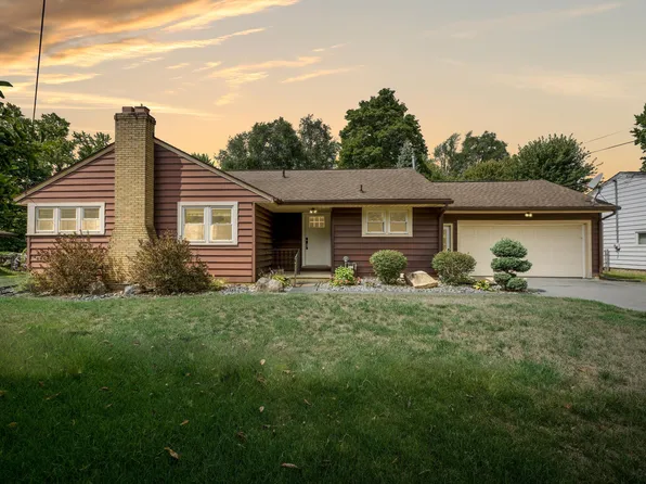 413 Chippewa St, Buchanan, MI 49107