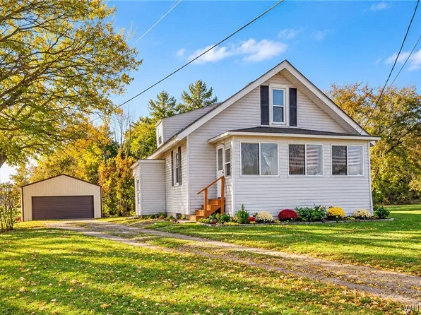 11388 Ridge Rd, Medina, NY 14103