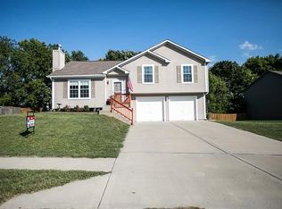 11431 N Windsor Ave, Kansas City, MO 64157