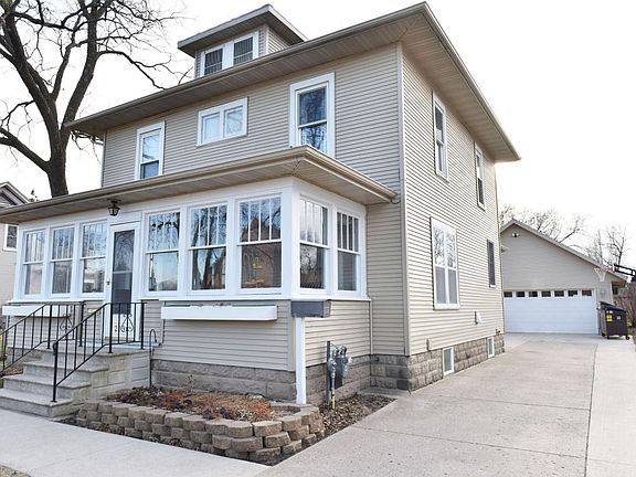 2nd image of 215 N 8th St