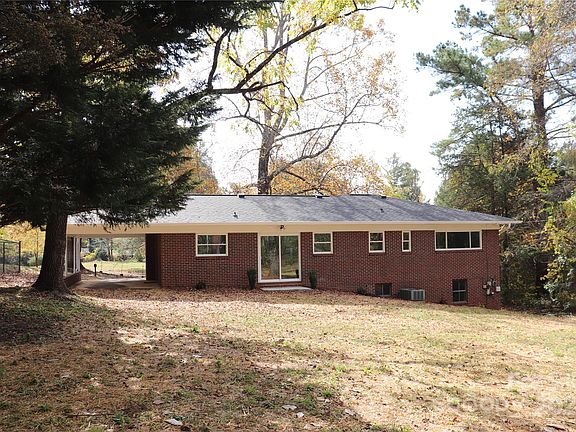 3rd image of 421 High Cir NW