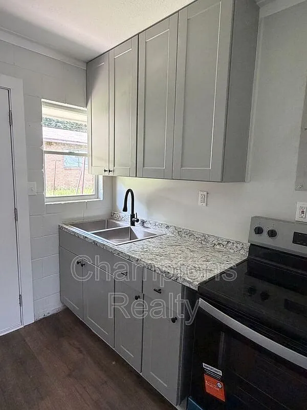 2 bed, 1.0 bath, $600 — Photo 4