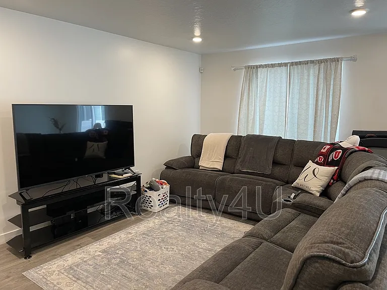 1088 E Waterway Ln #1 — Photo 8