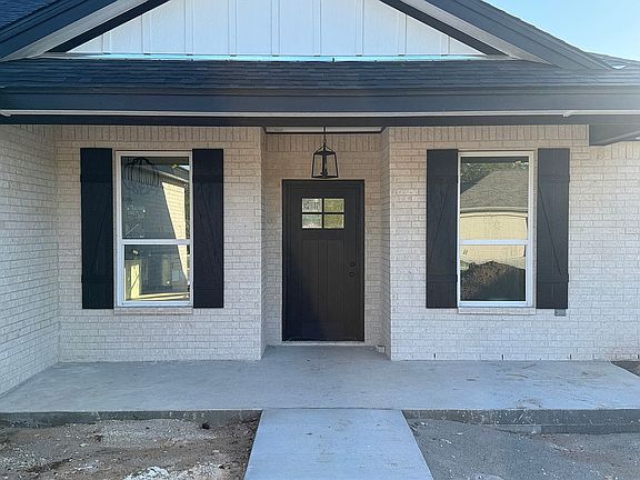 2nd image of 2000 Brooke Ln