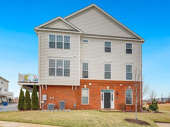 2nd image of 23445 Millville Woods Sq