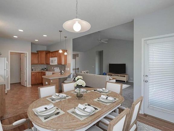 Kitchen eating area