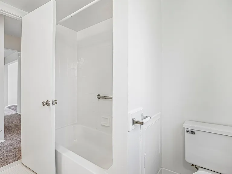 Rivercrest Apartments — Photo 66