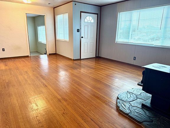 3rd image of 220 W Condor St
